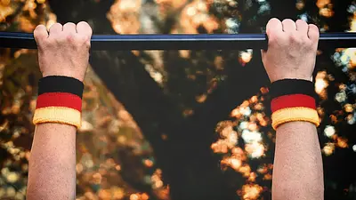 Ćwiczenia z drążkiem – skuteczny trening siłowy w domu