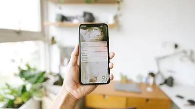 Telefon survivalowy – wybierz wytrzymały model na wyprawę