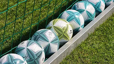Akcesoria do treningu piłkarskiego – niezbędnik 2025
